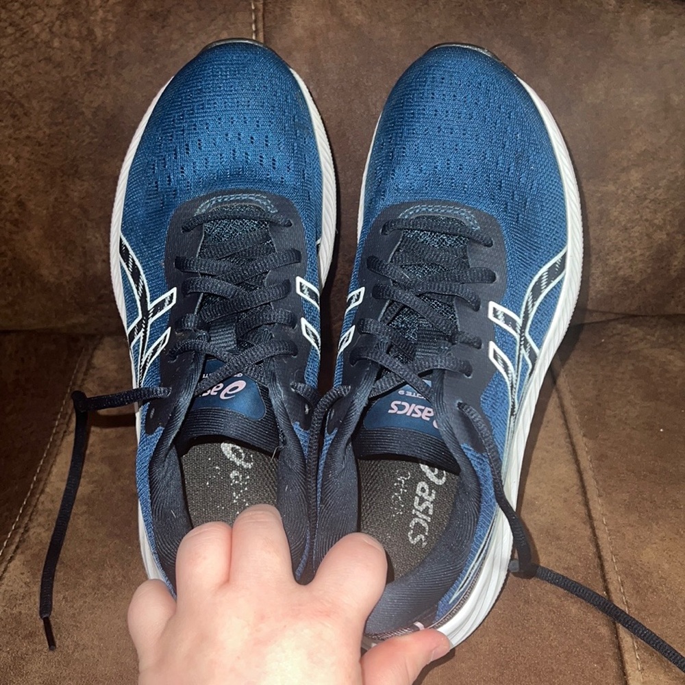Asics Gel Excites 9’s!! Size 6.5!